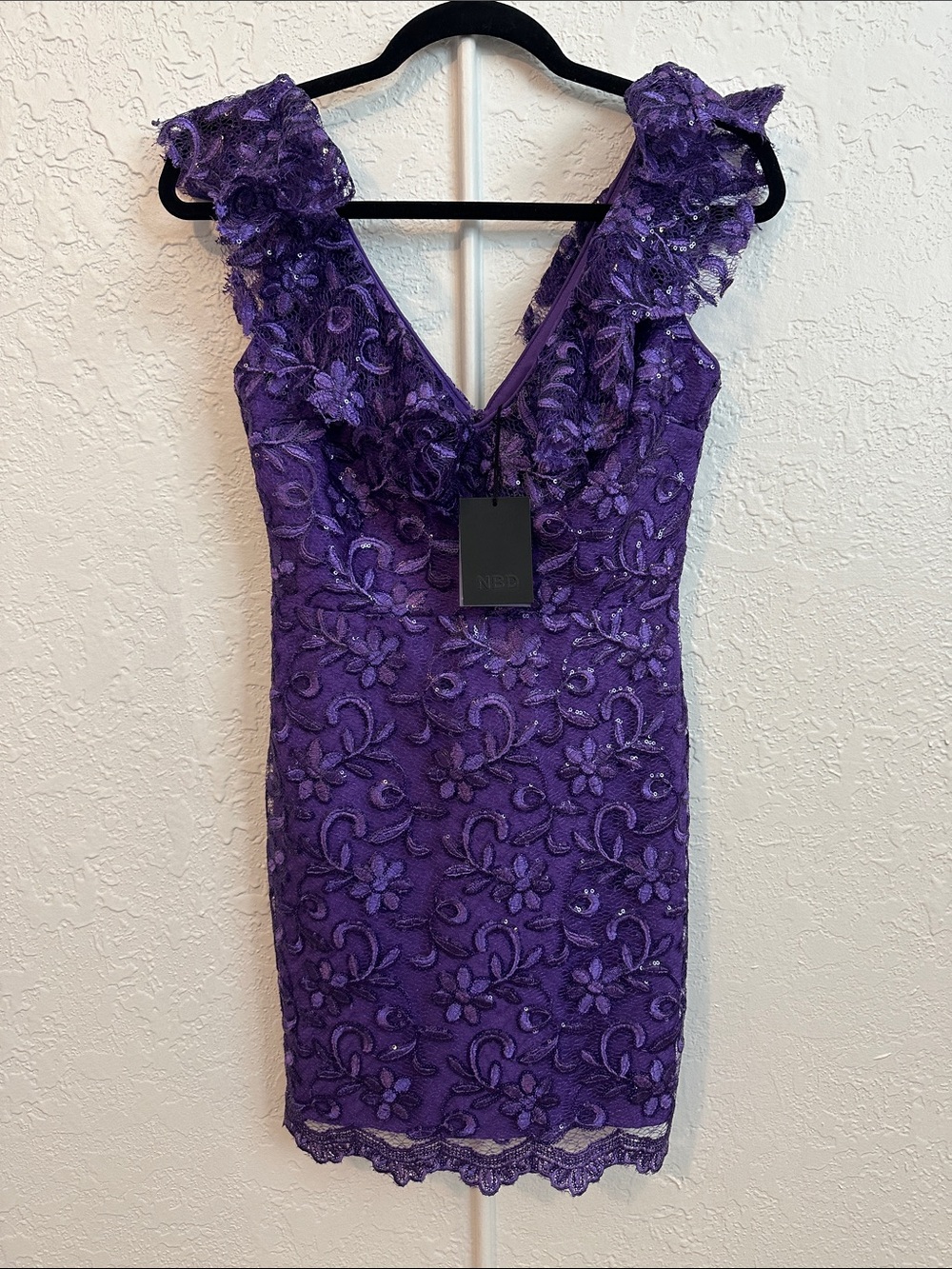 NWT // NBD Purple Lace V-Neck Mini Dress with Ruffle Shoulders Size XS